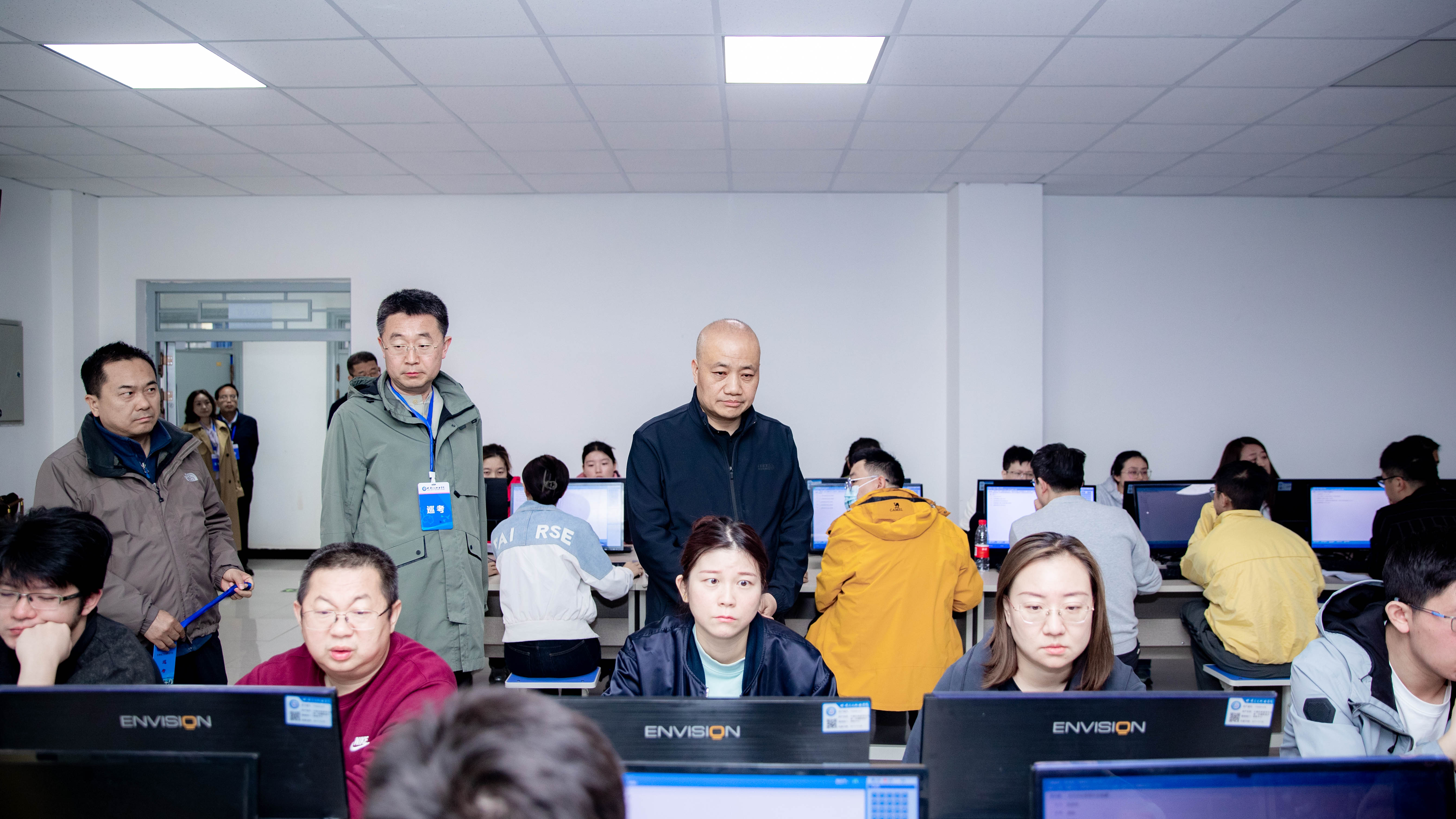 省卫健委领导一行来校巡查指导工作