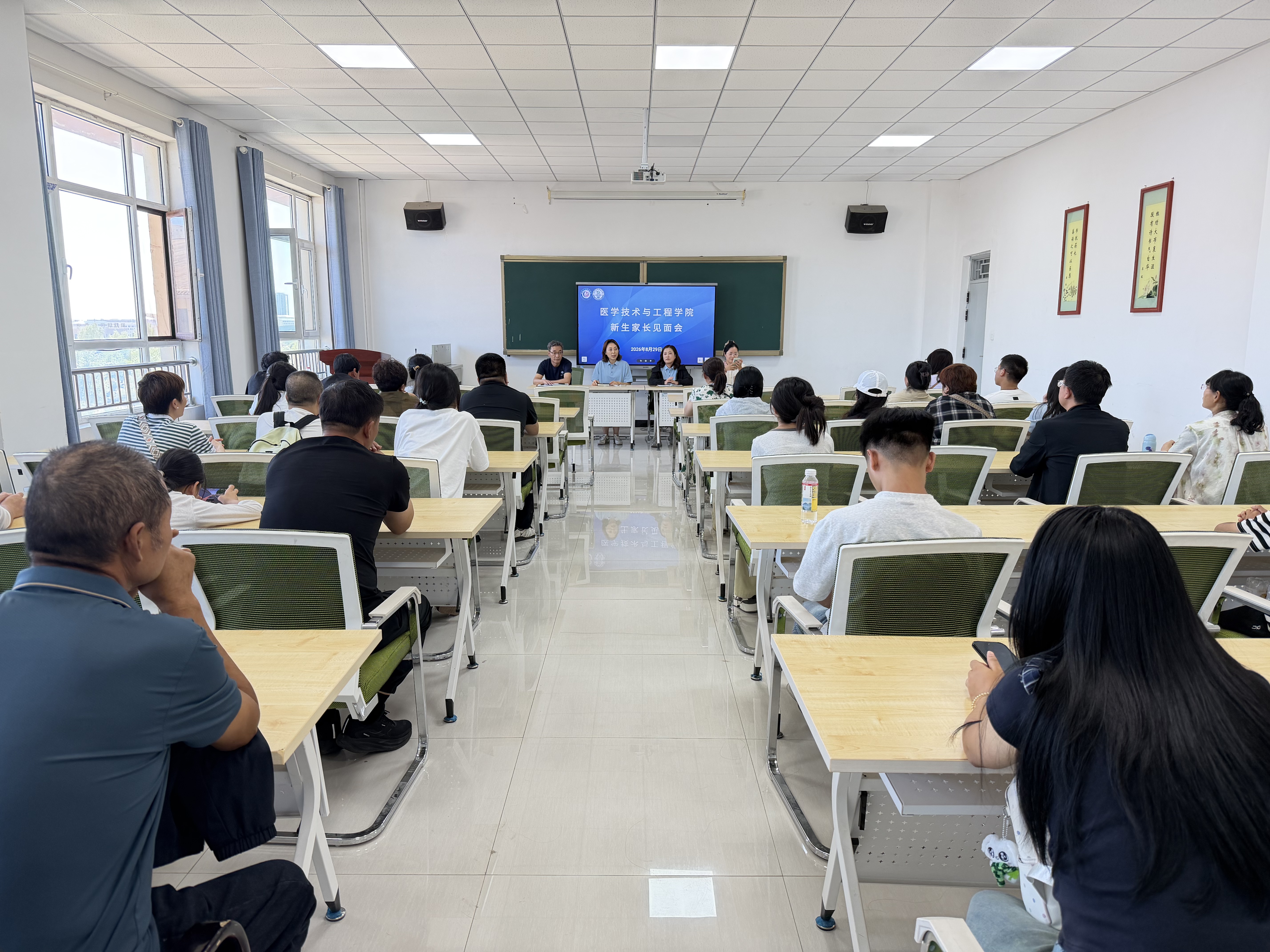 新起点  新梦想  新征程——医学技术与工程学院迎来2026级新生报到