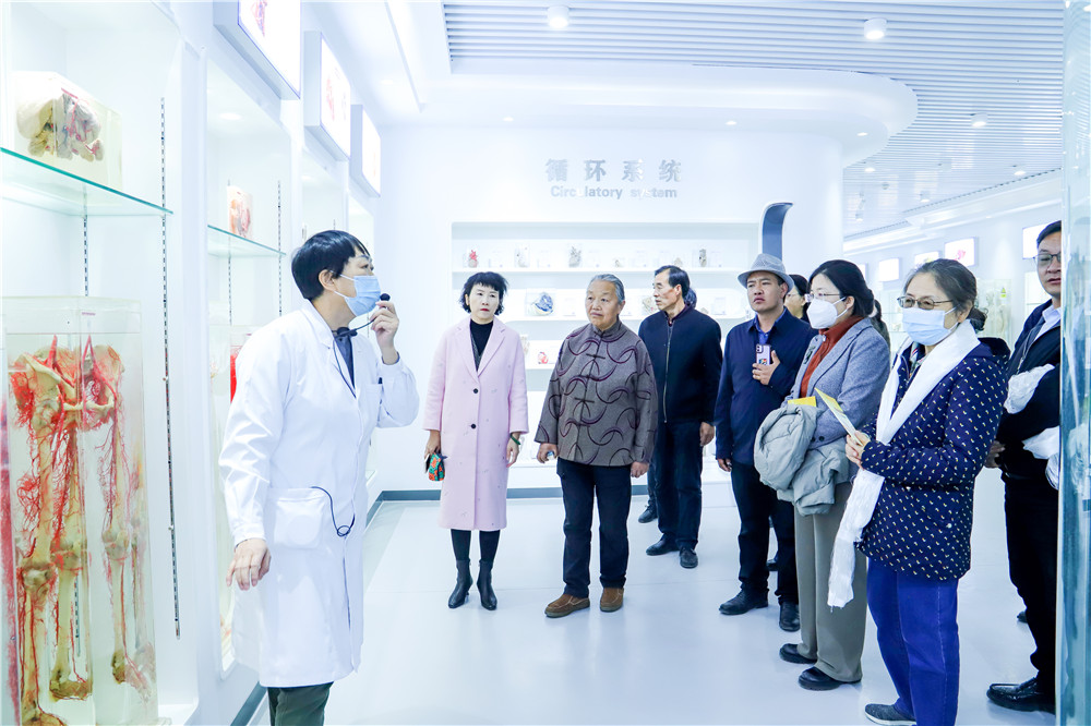 1679403732168046935.jpg 2023年3月21日 甘肃卫生职业学院与奇正藏药共建“藏医药产业学院”揭牌仪式 (5).jpg