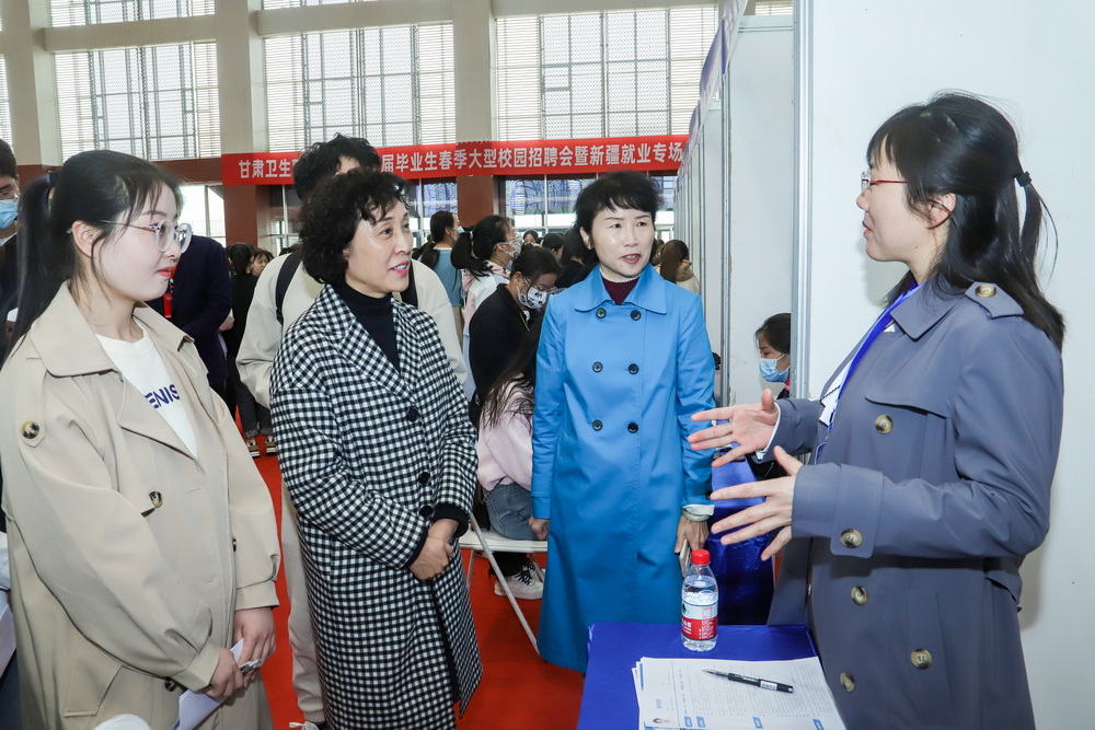 2-2023年甘肃卫生职业学院春季大型校园招聘会 (11)_调整大小.jpg